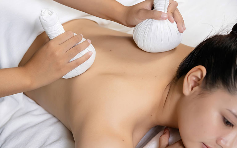 Kräuterstempel Massage Kräuterstempel Massage